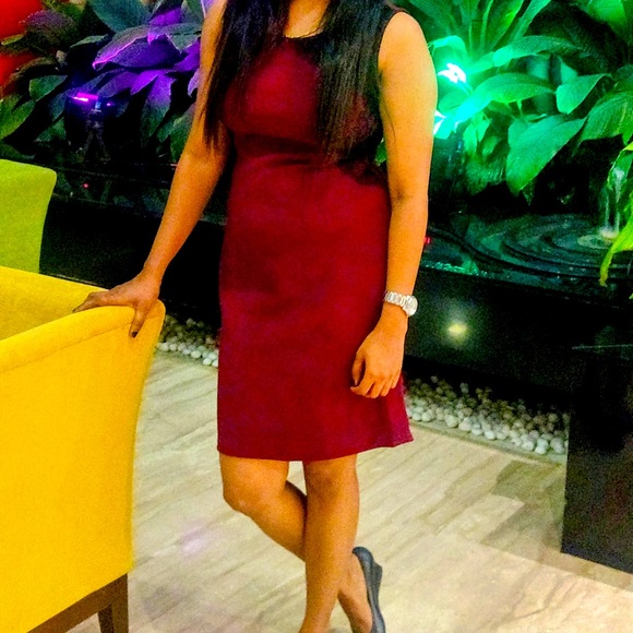 Maroon body con dress best for parties - Picture 3 of 6